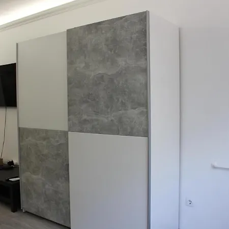 Izzy Apartament Μίσκολτς