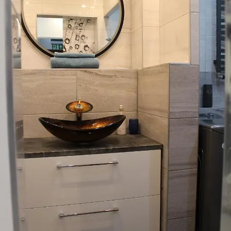 Apartment Izzy Apartament *