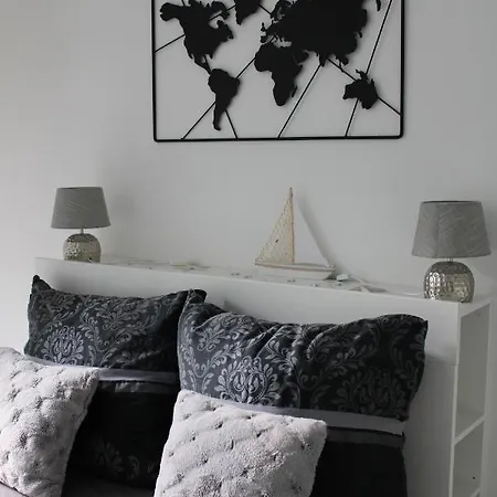 Apartment Izzy Apartament *