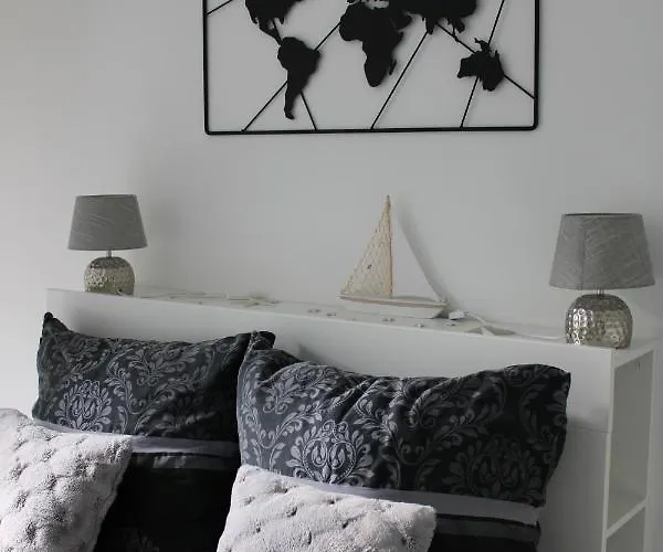 Apartment Izzy Apartament *